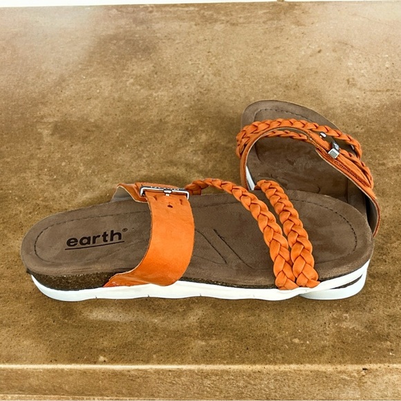 Earth Suede Sandals Size 6M - Picture 3 of 8